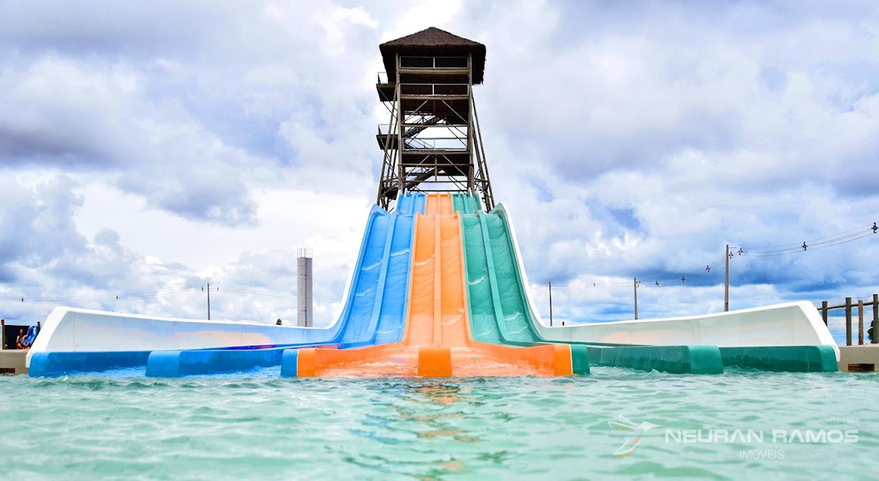 Parque aquático em Salvador: onde se refrescar além das praias